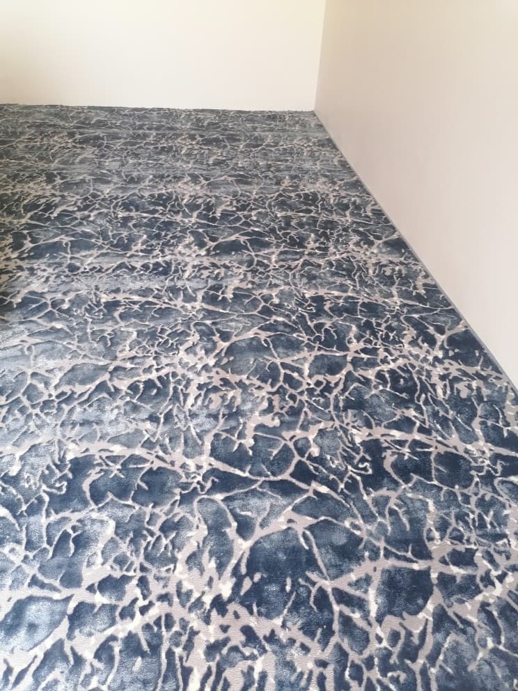 فرش موكيت لقاعة مناسبات كبيرة