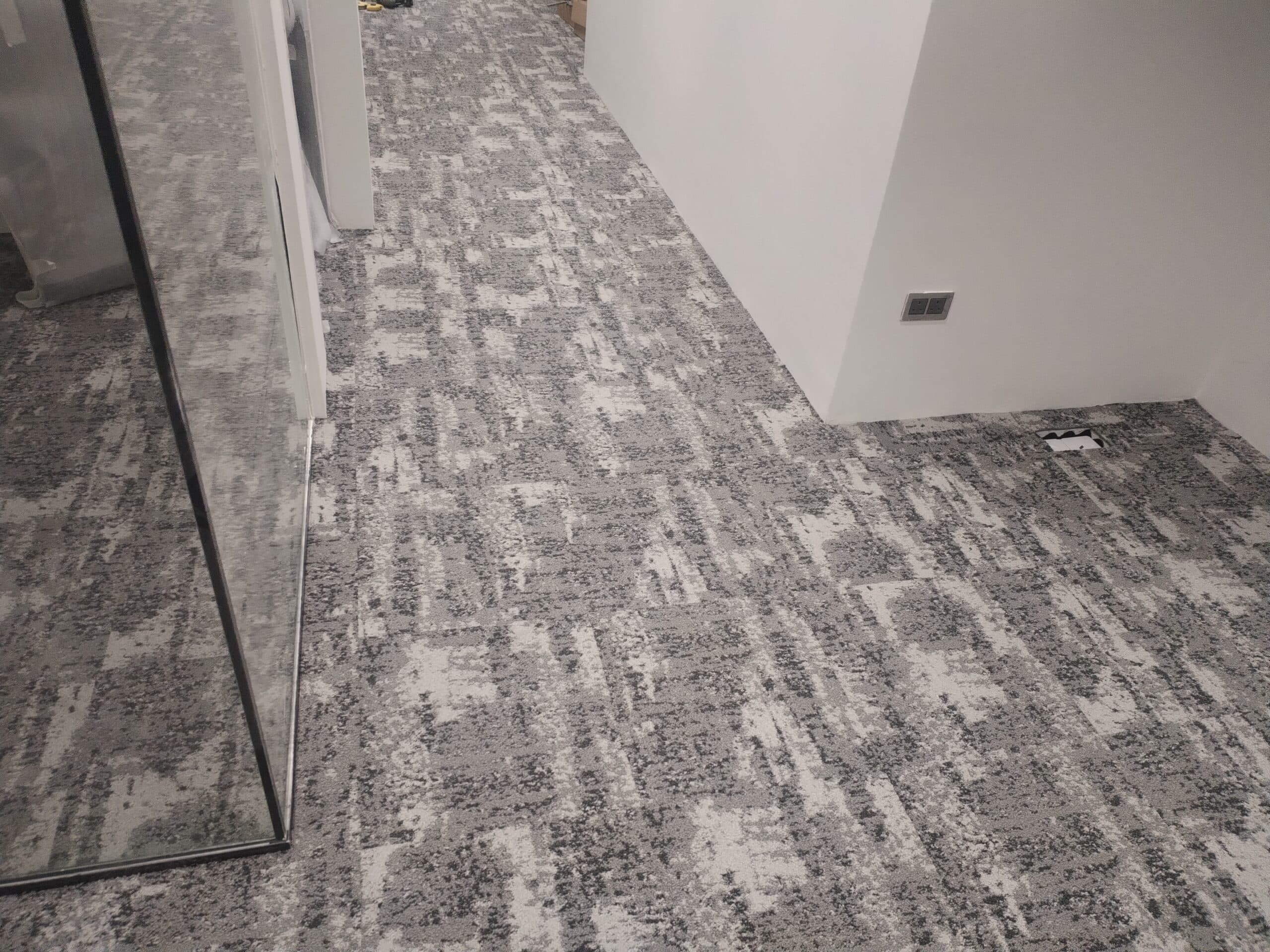 أرضيات مكتب بسجاد احترافي