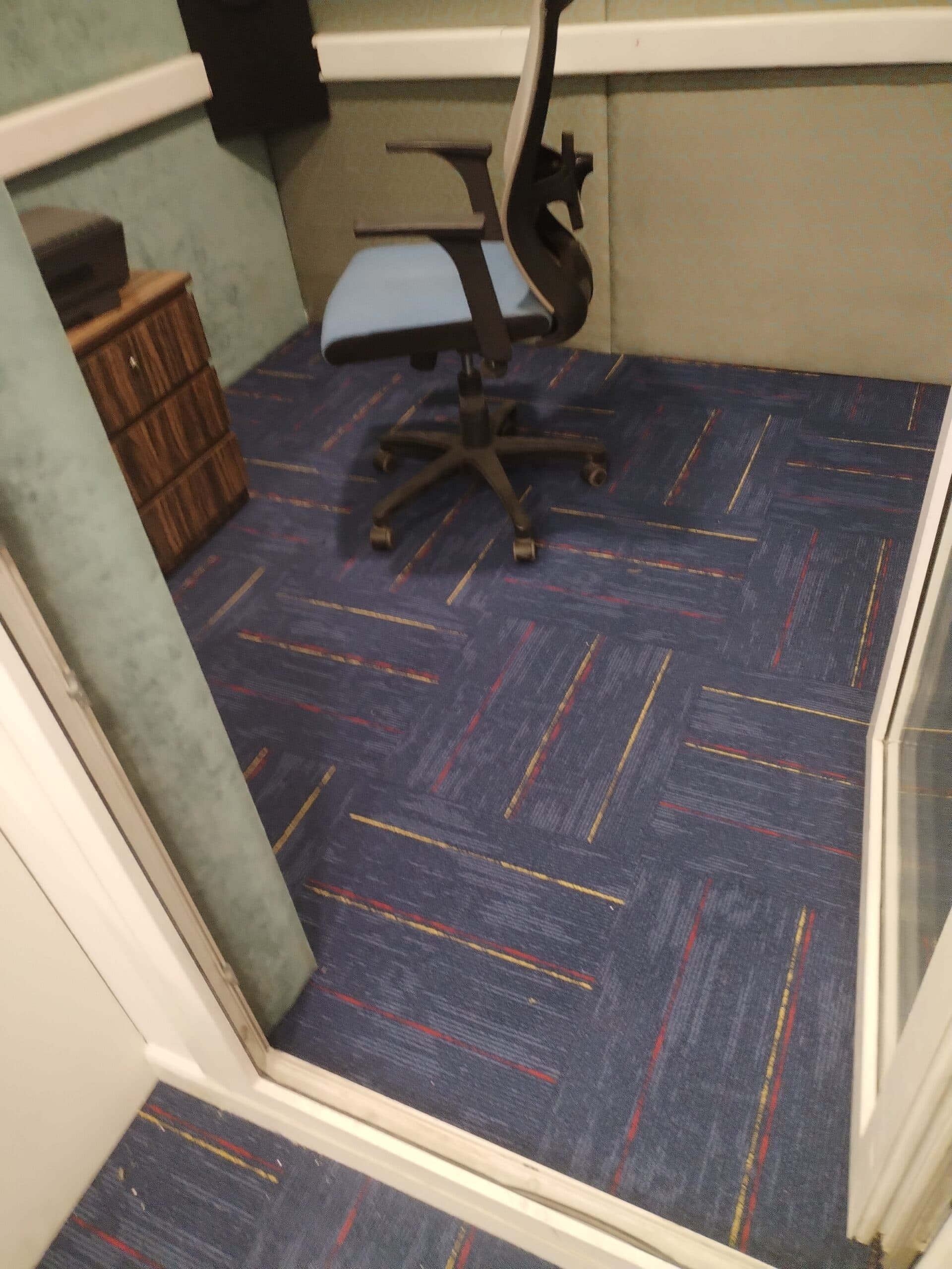 سجاد بلاط في ممر مكتب