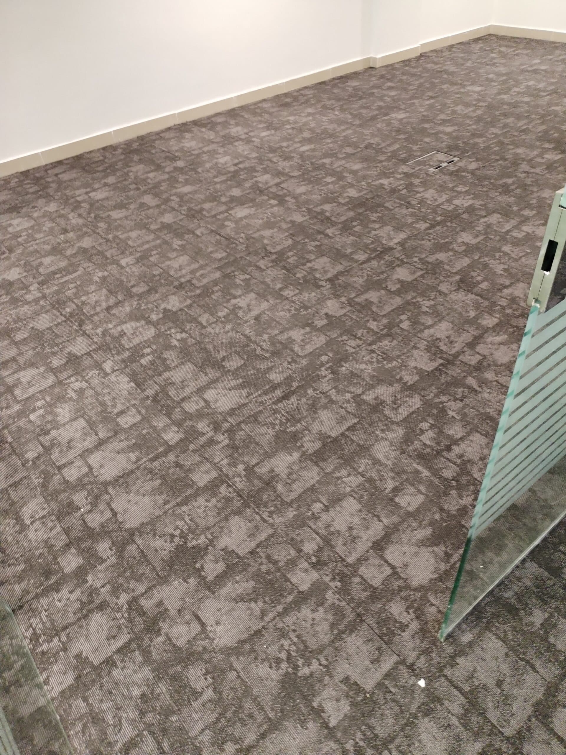 أرضيات سجاد لشركة كبرى