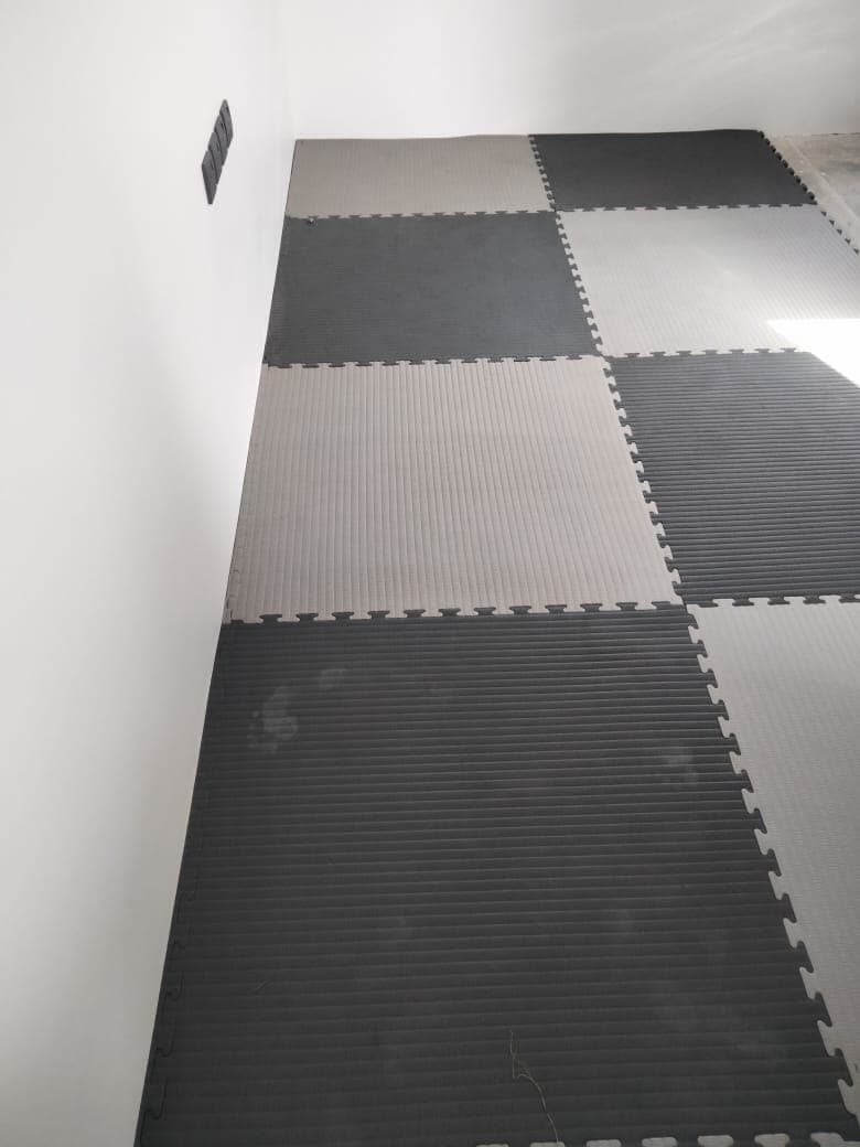 تركيب أرضيات مطاطية في نادي رياضي