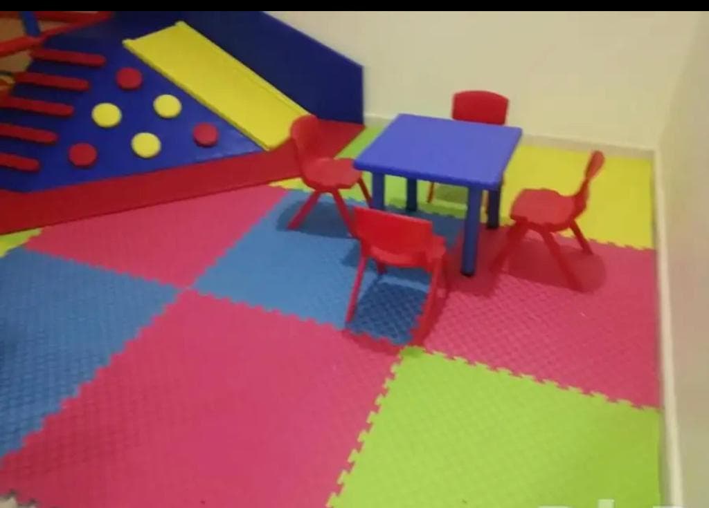 أرضيات مطاطية لملعب كرة سلة